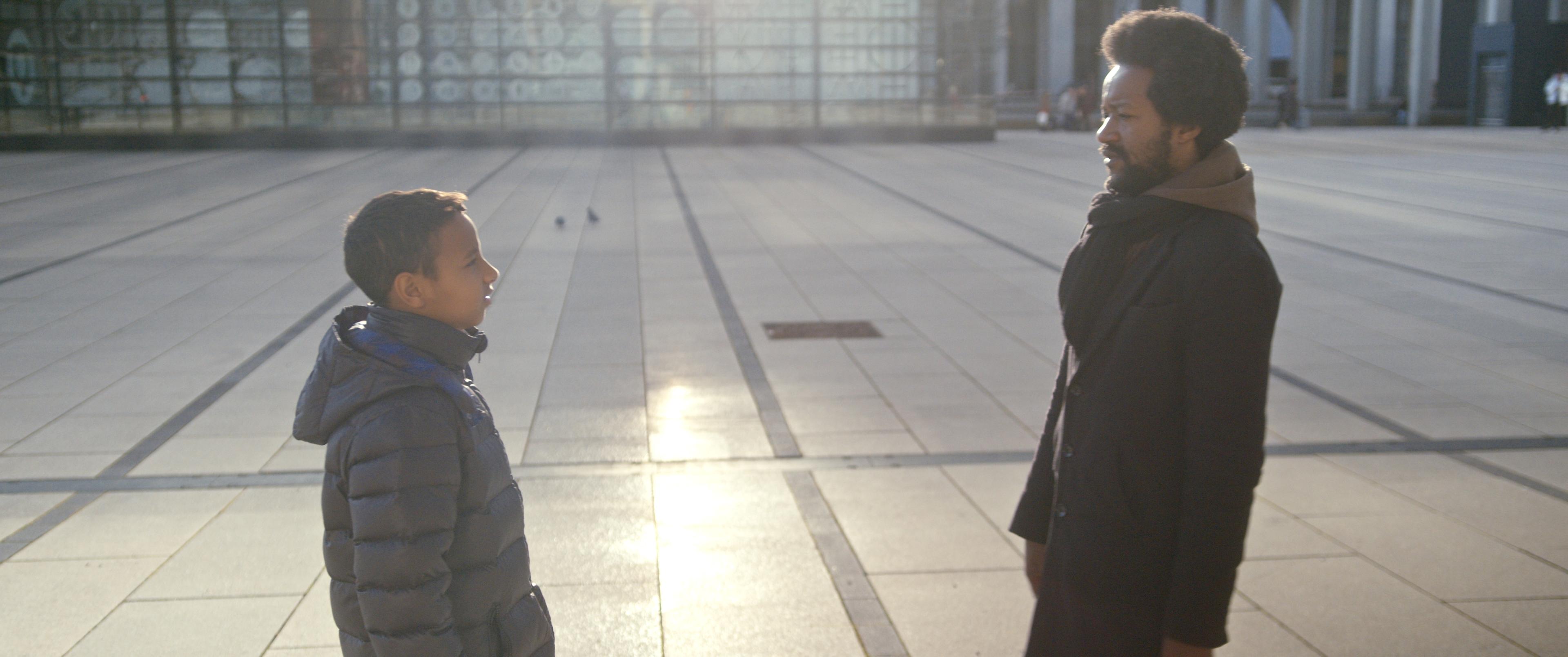 Filmstill aus „Snow Over Kigali – An African Christmas Tale“